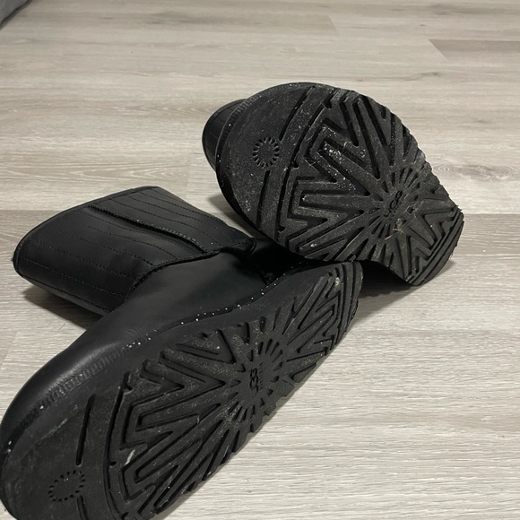 UGG Snow boots ft. STARWARS, size 8 - Picture 5 of 5